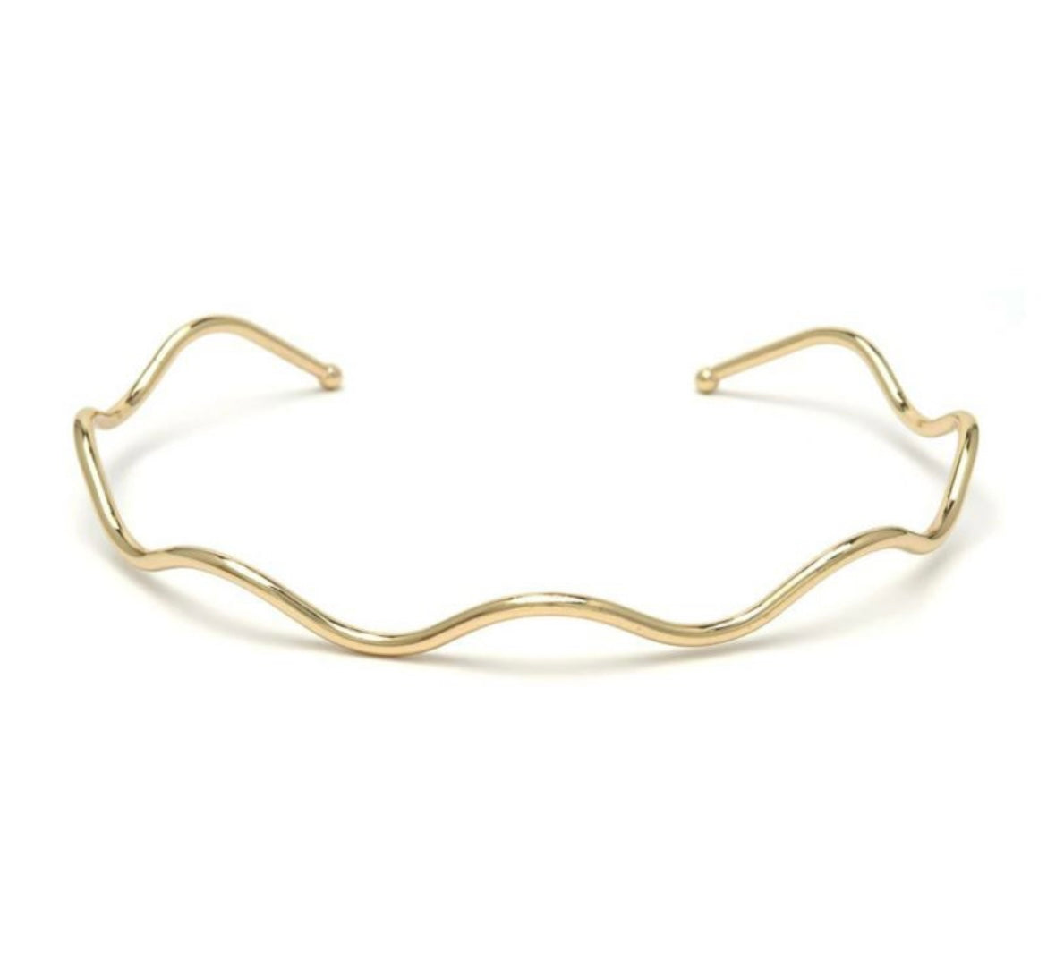 Waved choker